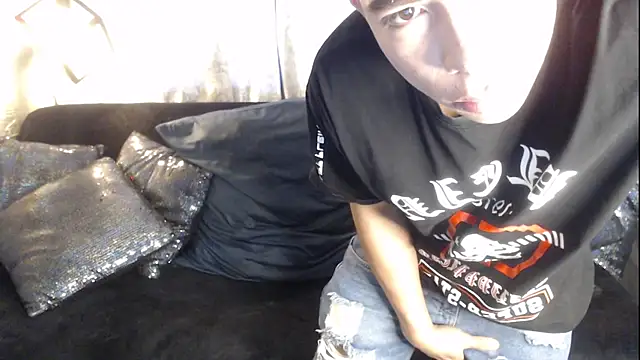 Snapshot of Aaron_foxx1 chatting on November 18, 12:42 pm Aaron foxx1 online show from November 18, 12:42 pm