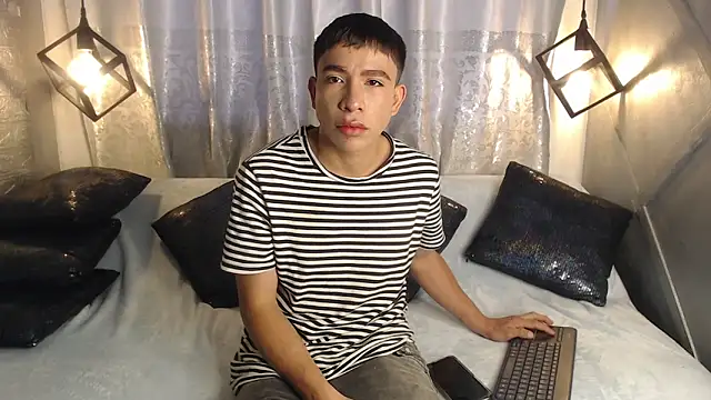 Snapshot of Aaron_foxx1 chatting on November 21, 12:48 pm Aaron foxx1 online show from November 21, 12:48 pm