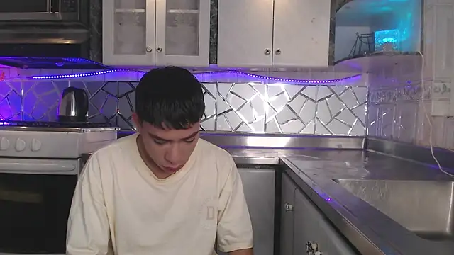 Snapshot of Aaron_foxx1 chatting on December 5, 11:52 am Aaron foxx1 online show from December 5, 11:52 am