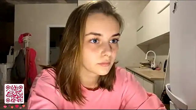 GeralynChiszar online show from November 22, 8:08 pm