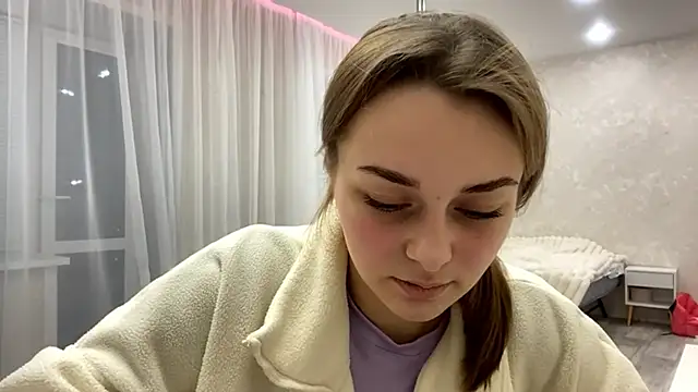 GeralynChiszar online show from March 6, 7:10 pm