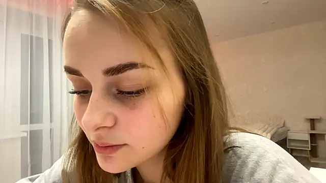 GeralynChiszar online show from March 12, 8:04 pm