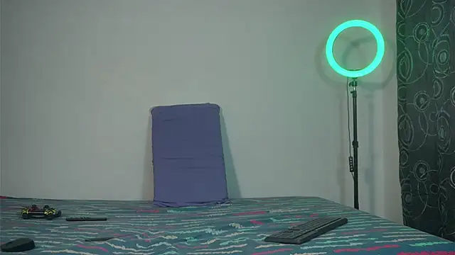 Snapshot of Max_ethan5 chatting on November 21, 9:35 pm Max ethan5 online show from November 21, 9:35 pm