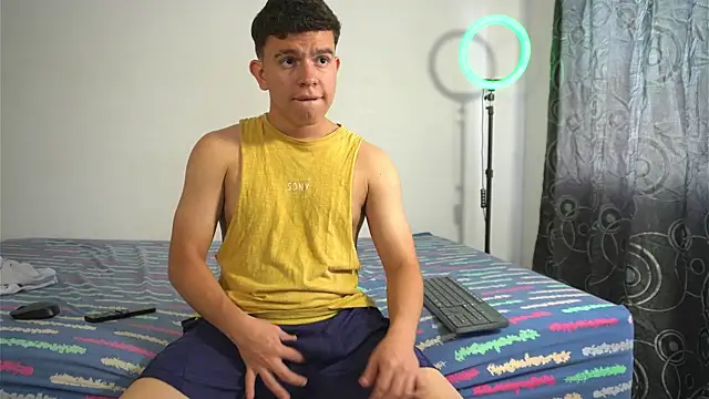 Snapshot of Max_ethan5 chatting on November 24, 2:06 pm Max ethan5 online show from November 24, 2:06 pm