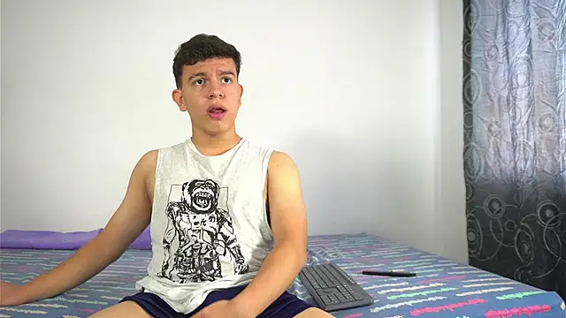 Snapshot of Max_ethan5 chatting on December 3, 3:54 pm Max ethan5 online show from December 3, 3:54 pm