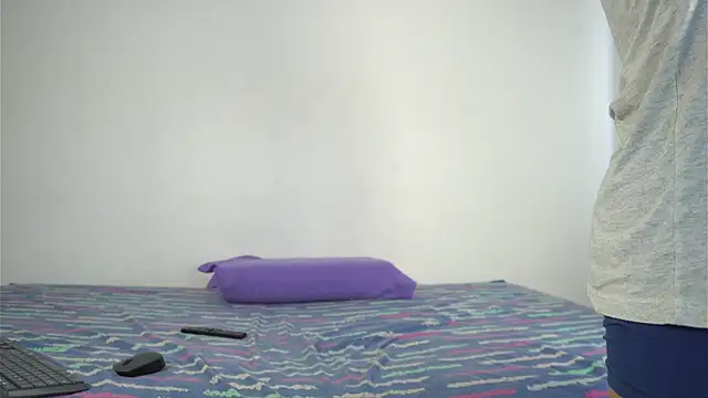 Snapshot of Max_ethan5 chatting on December 5, 5:42 pm Max ethan5 online show from December 5, 5:42 pm