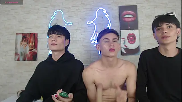 axel milo kairo and noa online show from November 15, 8:38 pm