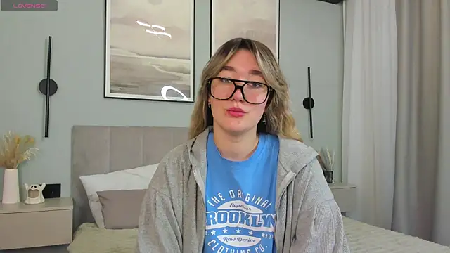 SharonEllis online show from December 3, 7:05 am