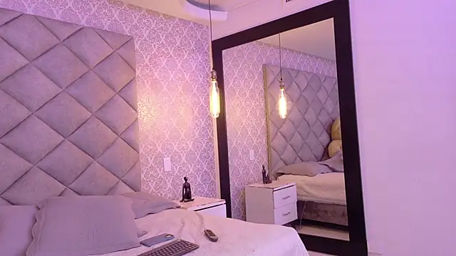 Snapshot of Ciara_Lawrence chatting on November 17, 8:03 pm Ciara Lawrence online show from November 17, 8:03 pm