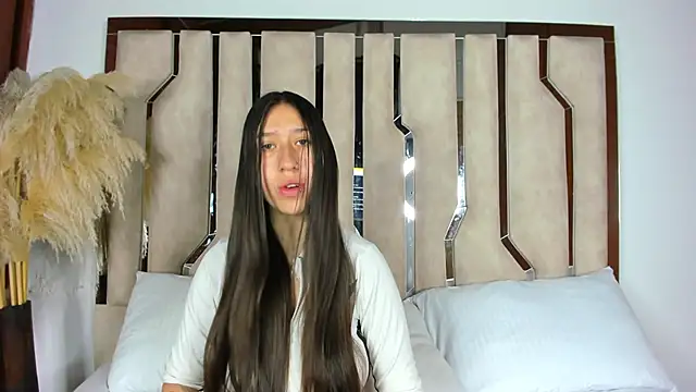 venusmorgan  online show from November 15, 12:45 pm