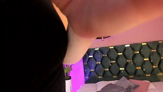 Velvet Dreamss online show from April 28, 11:59 am
