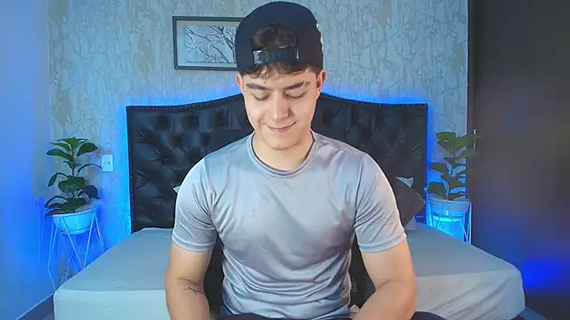 MaxxiCruzz online show from December 4, 4:11 am