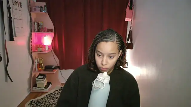 PrettyLittleProblem online show from November 18, 2:43 pm