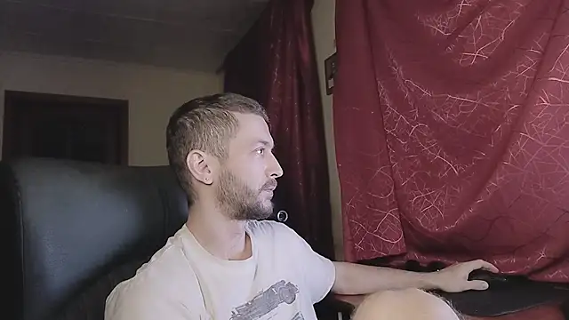 Snapshot of 333Alone_in_theDark777 chatting on November 20, 4:34 am 333Alone in theDark777 online show from November 20, 4:34 am