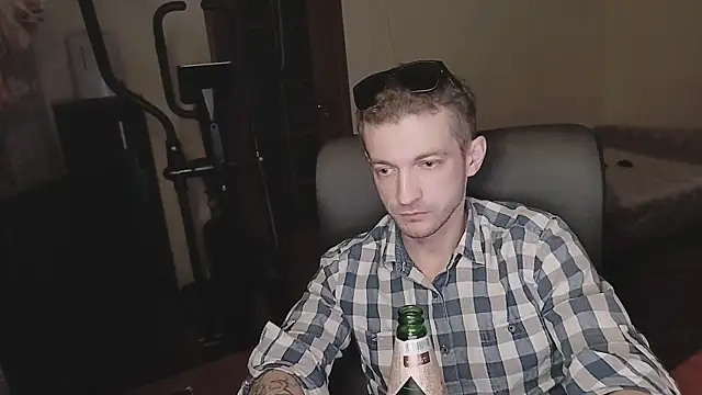 Snapshot of 333Alone_in_theDark777 chatting on December 1, 8:47 pm 333Alone in theDark777 online show from December 1, 8:47 pm