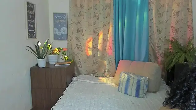 Snapshot of Angel_White25 chatting on November 20, 3:12 pm Angel White25 online show from November 20, 3:12 pm