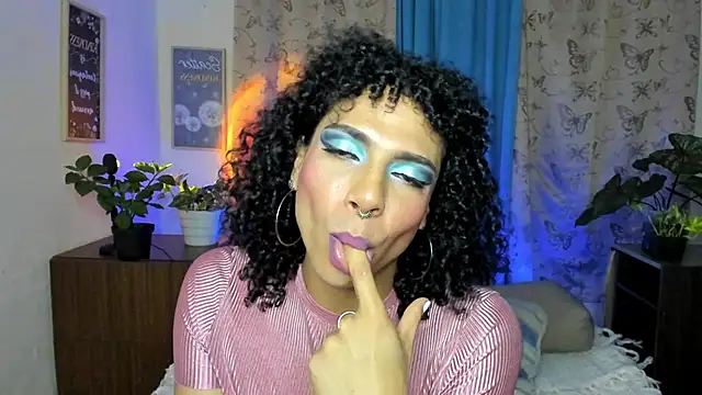 Snapshot of Angel_White25 chatting on November 29, 10:46 pm Angel White25 online show from November 29, 10:46 pm