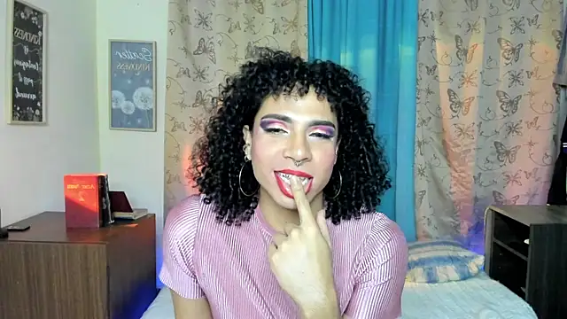 Snapshot of Angel_White25 chatting on December 14, 7:36 am Angel White25 online show from December 14, 7:36 am