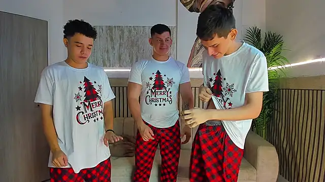 Justingsex1 online show from December 3, 5:26 am