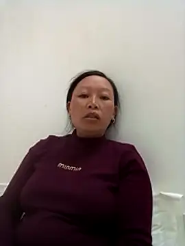 girl-hot2x online show from November 19, 12:16 pm