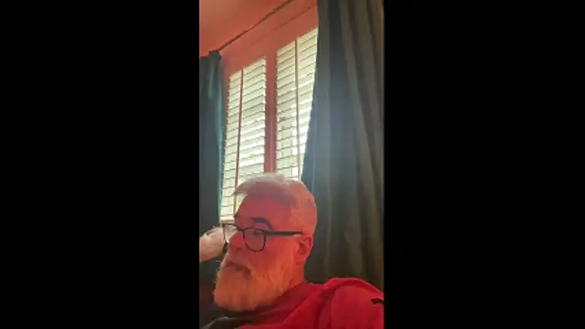 Snapshot of LeatherSdaddy chatting on November 27, 8:11 pm LeatherSdaddy online show from November 27, 8:11 pm