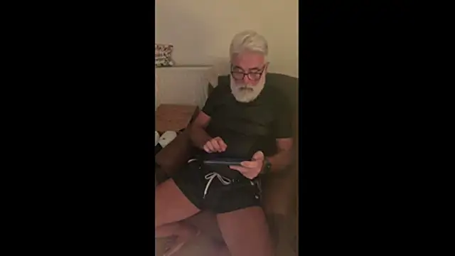 Snapshot of LeatherSdaddy chatting on December 1, 7:08 pm LeatherSdaddy online show from December 1, 7:08 pm