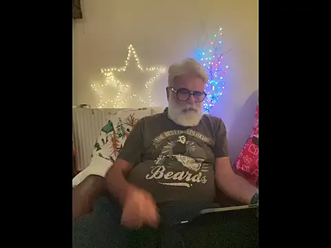 Snapshot of LeatherSdaddy chatting on December 22, 11:13 pm LeatherSdaddy online show from December 22, 11:13 pm