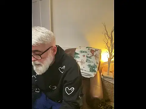 Snapshot of LeatherSdaddy chatting on January 5, 5:38 pm LeatherSdaddy online show from January 5, 5:38 pm