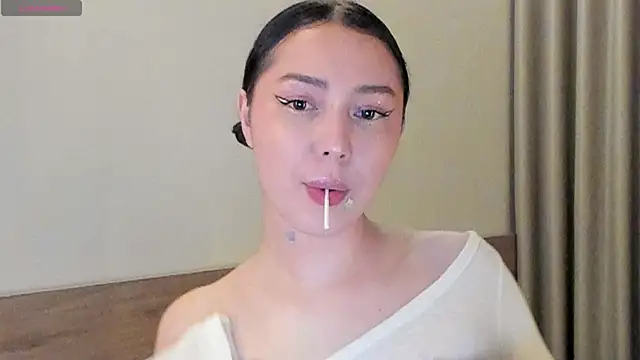 TongueLinn online show from November 18, 4:22 pm