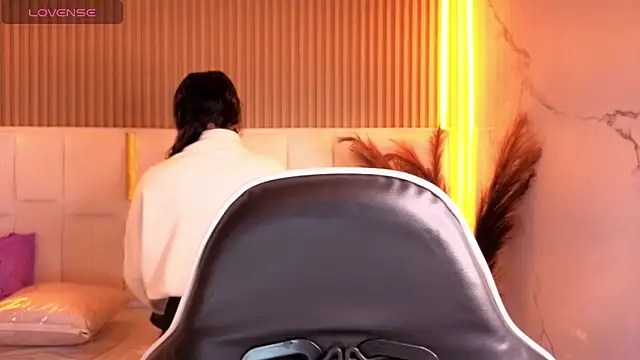 Juliana Tx online show from March 5, 3:35 am