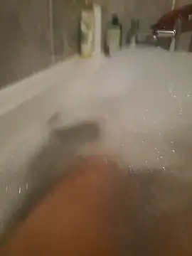 Snapshot of Adam11699 chatting on December 17, 6:58 pm Adam11699 online show from December 17, 6:58 pm