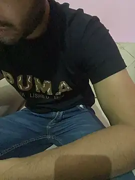 Snapshot of hotyyyyjonny chatting on May 8, 1:55 am hotyyyyjonny online show from May 8, 1:55 am