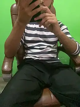 Snapshot of hotyyyyjonny chatting on May 9, 3:12 am hotyyyyjonny online show from May 9, 3:12 am