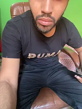 Snapshot of hotyyyyjonny chatting on May 18, 4:07 am hotyyyyjonny online show from May 18, 4:07 am