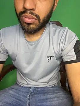 Snapshot of hotyyyyjonny chatting on June 8, 3:23 pm hotyyyyjonny online show from June 8, 3:23 pm
