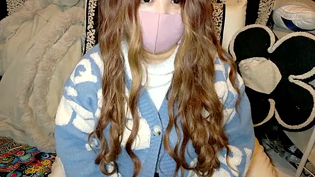 Snapshot of oxLILxMELOxo chatting on December 3, 1:02 am oxLILxMELOxo online show from December 3, 1:02 am