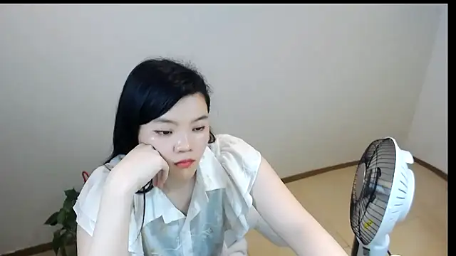 Snapshot of Shaurk chatting on March 2, 10:55 am Shaurk online show from March 2, 10:55 am