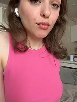 Snapshot of yoyogirlx chatting on June 25, 1:49 am yoyogirlx online show from June 25, 1:49 am