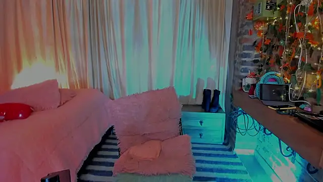 LaGoldenBitch online show from January 31, 7:11 pm