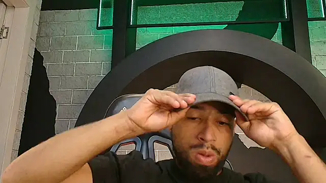 Snapshot of MyStrongSubmissive chatting on December 17, 6:58 pm MyStrongSubmissive online show from December 17, 6:58 pm