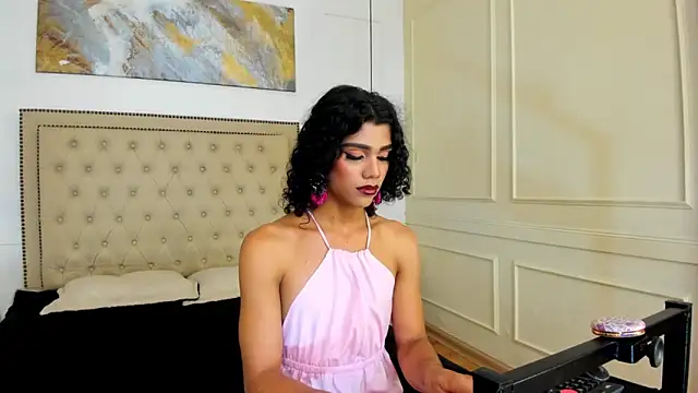 Snapshot of AlexaBellanova chatting on May 29, 7:56 pm AlexaBellanova online show from May 29, 7:56 pm