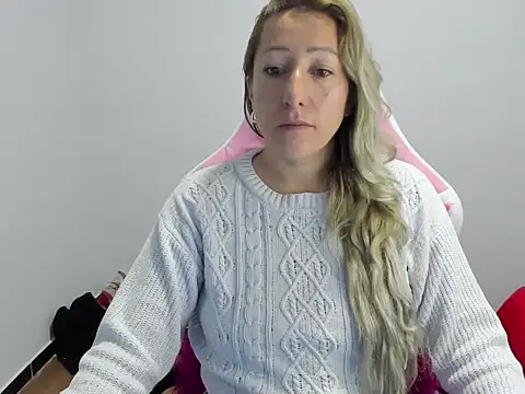 Snapshot of chrystal_sl852 chatting on November 23, 10:26 am chrystal sl852 online show from November 23, 10:26 am