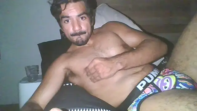 Snapshot of piggylatino chatting on November 20, 10:04 am piggylatino online show from November 20, 10:04 am