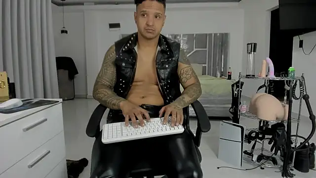 master leather online show from May 22, 2:01 pm