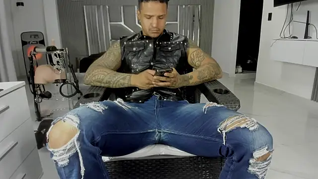 master leather online show from June 20, 1:30 am