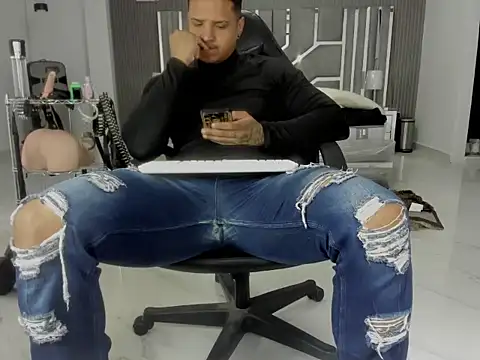 master leather online show from June 30, 10:22 pm