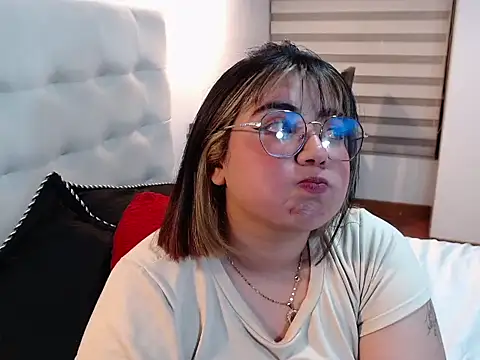 YiniBelle online show from December 23, 12:52 am