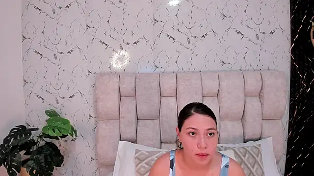 Snapshot of MadisonnLee chatting on December 3, 7:01 pm MadisonnLee online show from December 3, 7:01 pm