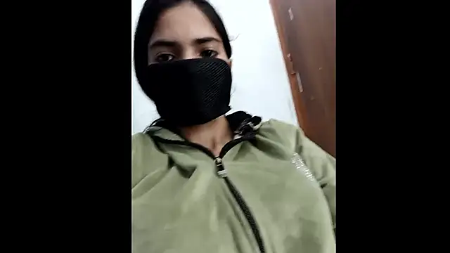 Raniqueen8 online show from November 11, 8:20 pm