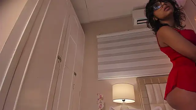 electra a online show from February 14, 11:29 am